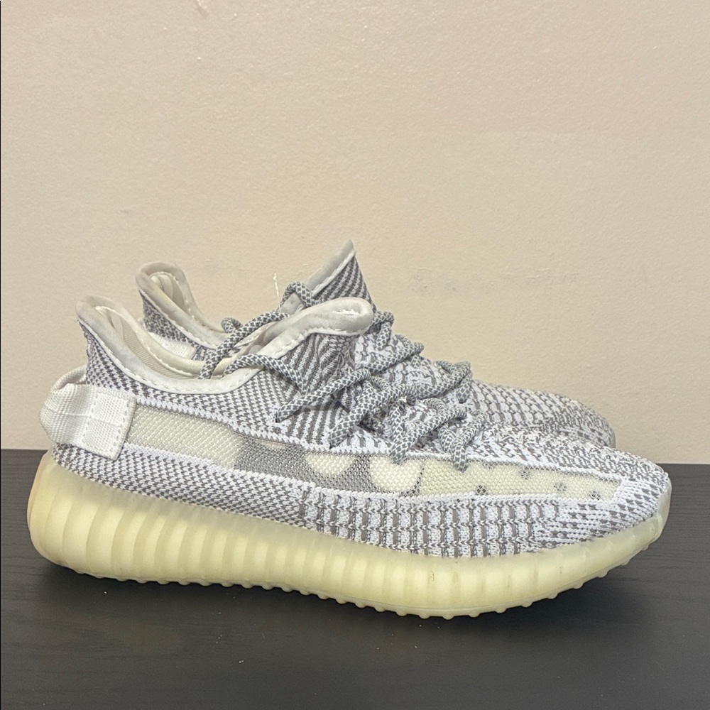 Adidas Yeezy boost 350 V2 static size six
